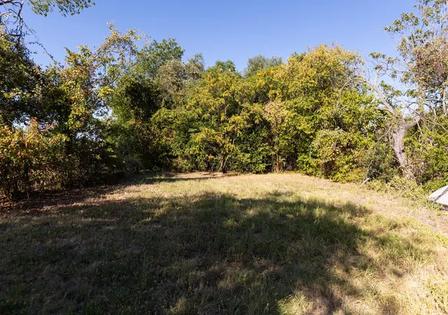 Photo 4 of Land for sale at 604 Johnson St, Waco, TX 76705 | MLS# 21363066 | Listing updated on 2026-08-21
