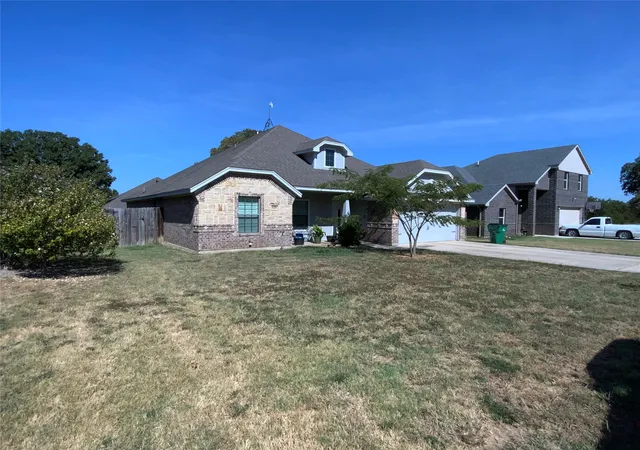Photo 1 of Single family home for sale at 1211 Butterfield St, Bridgeport, TX 76426 | MLS# 21364066 | Listing updated on 2026-08-30