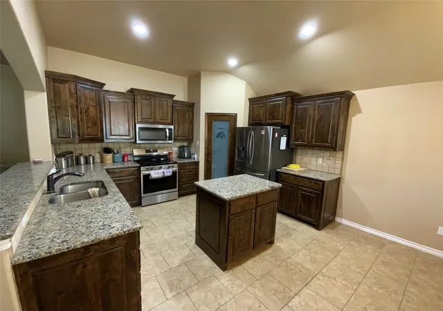 Photo 4 of Single family home for sale at 1211 Butterfield St, Bridgeport, TX 76426 | MLS# 21364066 | Listing updated on 2026-10-06