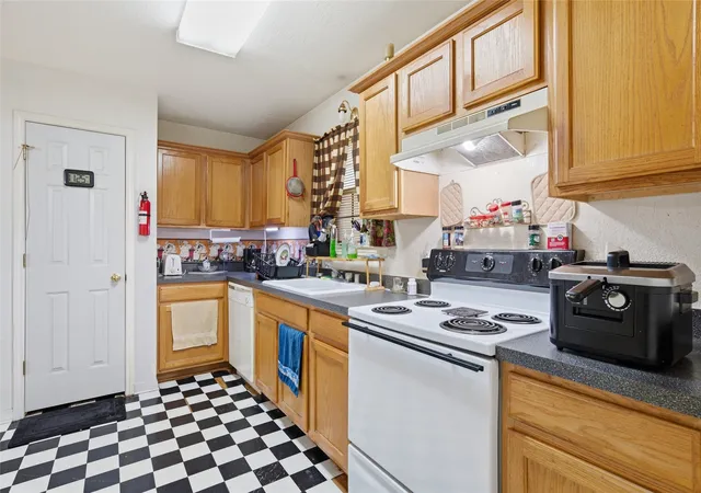 Photo 3 of Single family home for sale at 1300 Spring St, Waco, TX 76704 | MLS# 21363460 | Listing updated on 2026-08-20