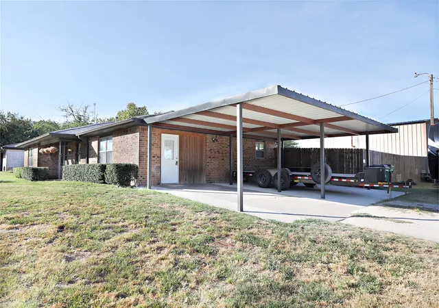 Photo 3 of Single family home for sale at 251 Alicia St, Bowie, TX 76230 | MLS# 21357591 | Listing updated on 2026-09-18