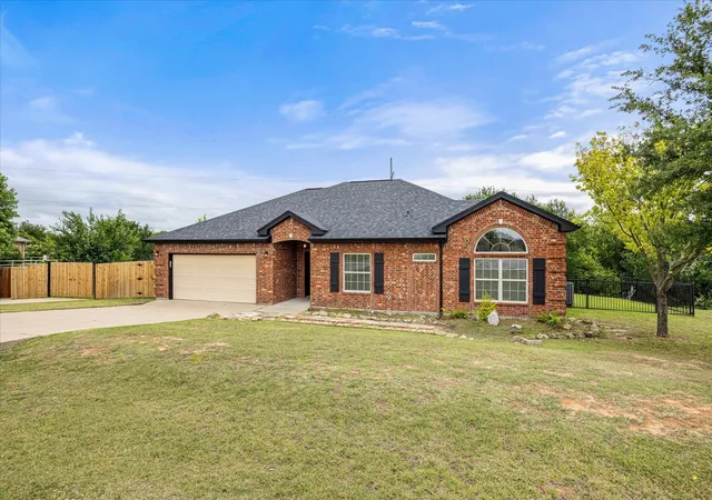 Photo 2 of Single family home for sale at 2935 Meandering Wy, Granbury, TX 76049 | MLS# 21364904 | Listing updated on 2026-08-21
