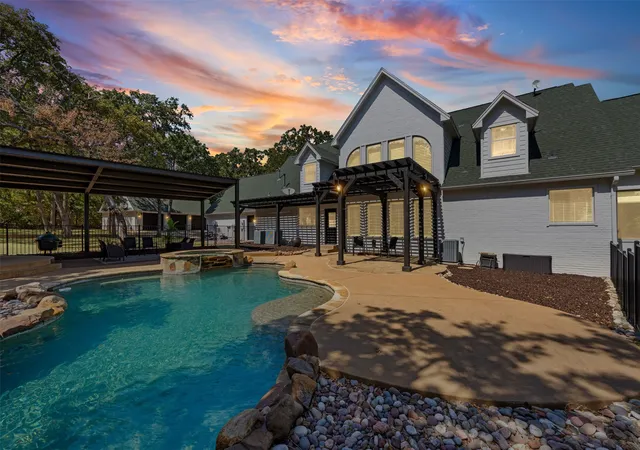 Photo 3 of Single family home for sale at 9674 Oak Meadow Ln, Pilot Point, TX 76258 | MLS# 21339406 | Listing updated on 2026-10-06