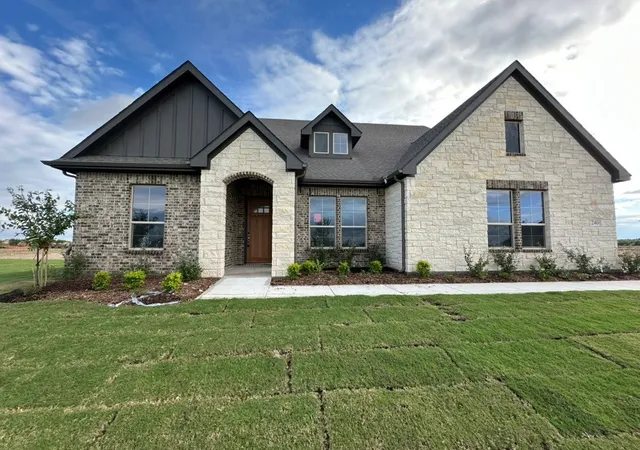 Photo 1 of Single family home for sale at 240 Horizon Rd, Valley View, TX 76272 | MLS# 21363757 | Listing updated on 2026-10-05
