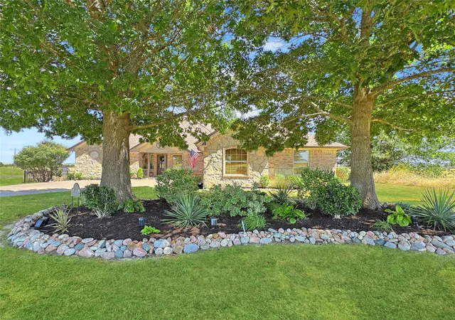 Photo 2 of Single family home for sale at 7205 Muirfield Dr, Cleburne, TX 76033 | MLS# 21363790 | Listing updated on 2026-08-31