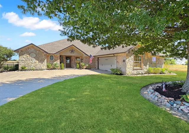 Photo 3 of Single family home for sale at 7205 Muirfield Dr, Cleburne, TX 76033 | MLS# 21363790 | Listing updated on 2026-08-31