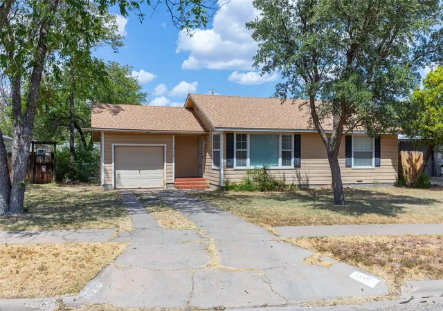Photo 2 of Single family home for sale at 3110 Hunt St, Abilene, TX 79605 | MLS# 21297982 | Listing updated on 2026-10-07