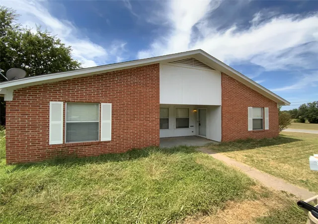 Photo 2 of Multi family home for sale at 1323 1325 N Mary St, Comanche, TX 76442 | MLS# 21364954 | Listing updated on 2026-08-20