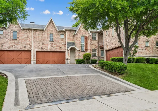 Photo 2 of Townhouse for sale at 2117 Parkview, Carrollton, TX 75006 | MLS# 21361818 | Listing updated on 2026-08-20