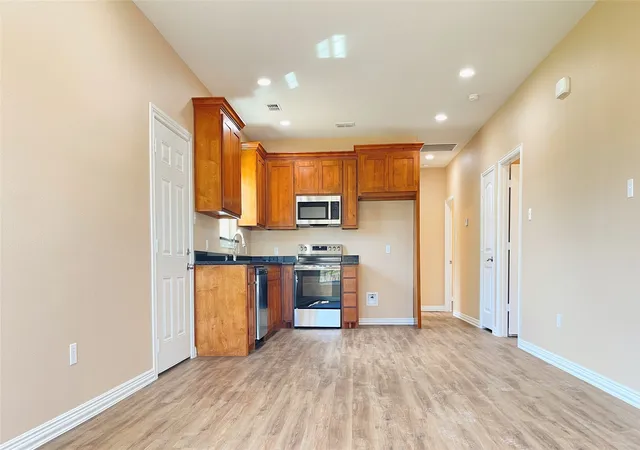 Photo 4 of Single family home for sale at 504 Sw 15Th St, Mineral Wells, TX 76067 | MLS# 21352462 | Listing updated on 2026-09-22