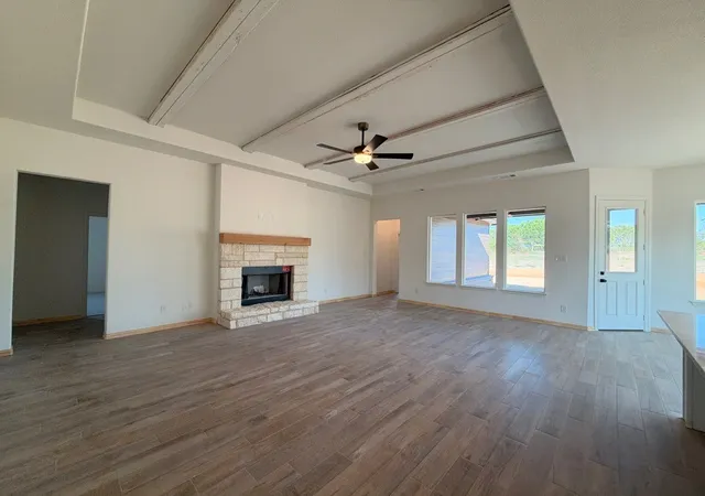 Photo 4 of Single family home for sale at 329 Johnny Boy Wy, Springtown, TX 76082 | MLS# 21365012 | Listing updated on 2026-10-08