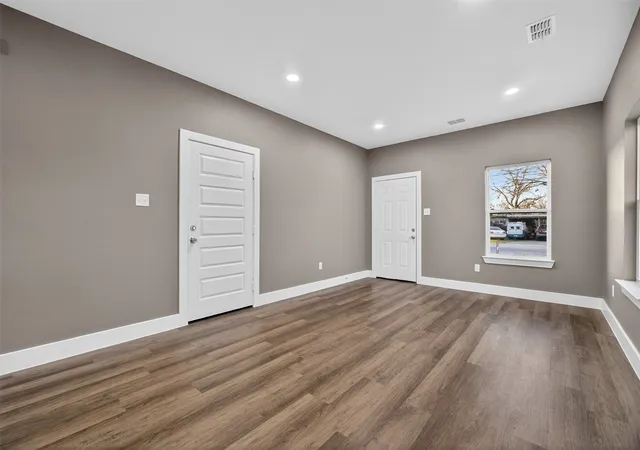 Photo 3 of Single family home for sale at 512 Sw 15Th St, Mineral Wells, TX 76067 | MLS# 21365007 | Listing updated on 2026-08-20