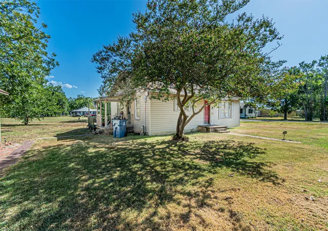 Photo 2 of Single family home for sale at 200 4th St, Kerens, TX 75144 | MLS# 21365047 | Listing updated on 2026-08-21