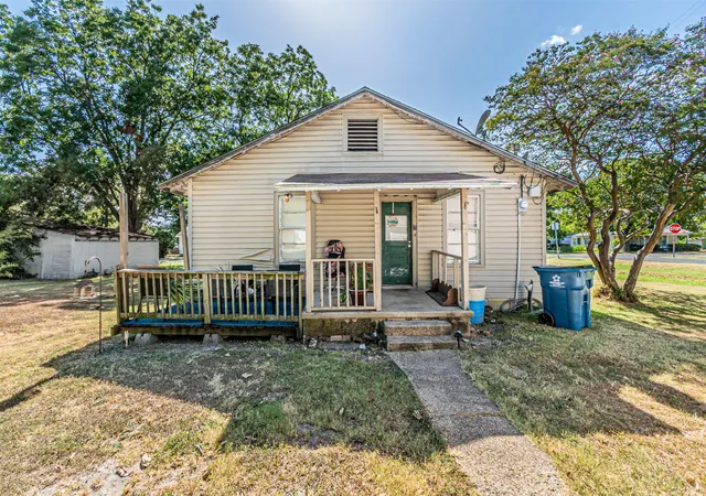 Photo 2 of Single family home for sale at 200 4Th St, Kerens, TX 75144 | MLS# 21365047 | Listing updated on 2026-08-21