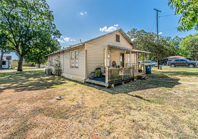 Photo 3 of Single family home for sale at 200 4Th St, Kerens, TX 75144 | MLS# 21365047 | Listing updated on 2026-08-21