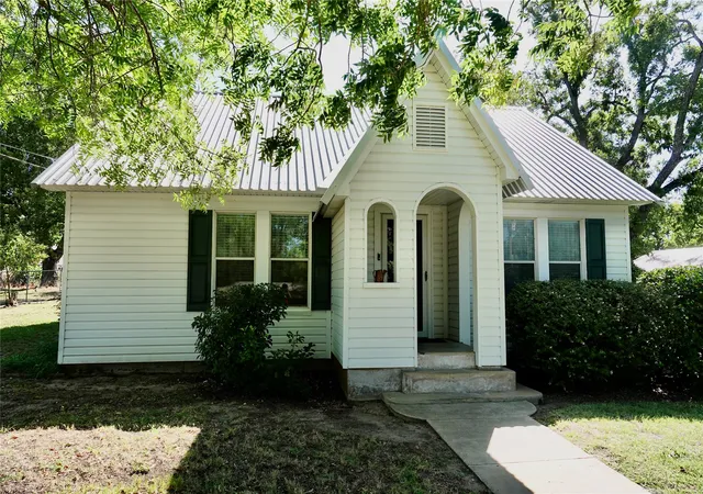 Photo 2 of Single family home for sale at 1108 N Reilley St, Goldthwaite, TX 76844 | MLS# 21364719 | Listing updated on 2026-08-24