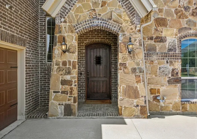 Photo 3 of Single family home for sale at 403 Clear Creek Dr, Mansfield, TX 76063 | MLS# 21363805 | Listing updated on 2026-10-03