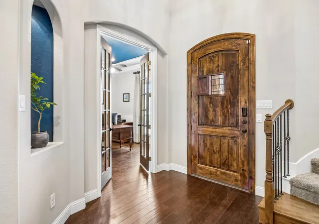 Photo 4 of Single family home for sale at 403 Clear Creek Dr, Mansfield, TX 76063 | MLS# 21363805 | Listing updated on 2026-10-03