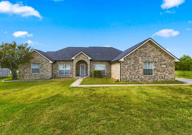 Photo 2 of Single family home for sale at 10475 Country View Ln, Forney, TX 75126 | MLS# 21359217 | Listing updated on 2026-10-04