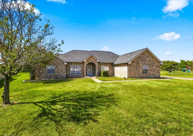Photo 4 of Single family home for sale at 10475 Country View Ln, Forney, TX 75126 | MLS# 21359217 | Listing updated on 2026-10-04