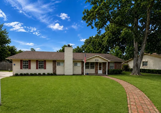 Photo 2 of Single family home for sale at 4744 Carolyn Ln, Shreveport, LA 71105 | MLS# 21365082 | Listing updated on 2026-08-24