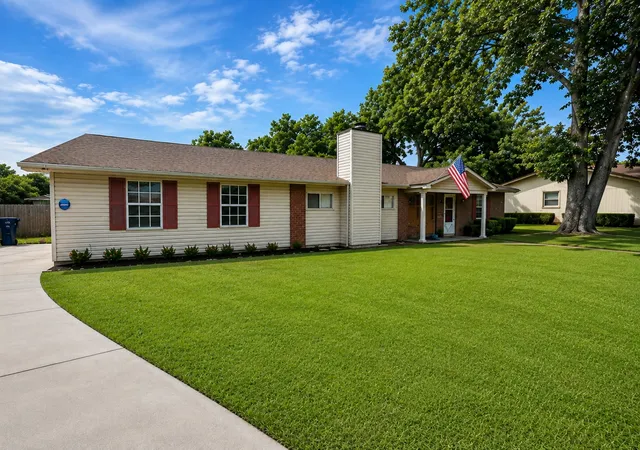 Photo 3 of Single family home for sale at 4744 Carolyn Ln, Shreveport, LA 71105 | MLS# 21365082 | Listing updated on 2026-08-24