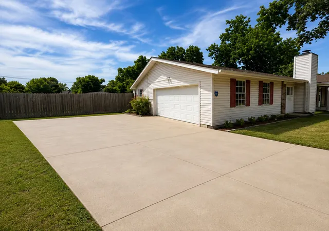 Photo 3 of Single family home for sale at 4744 Carolyn Ln, Shreveport, LA 71105 | MLS# 21365082 | Listing updated on 2026-08-24