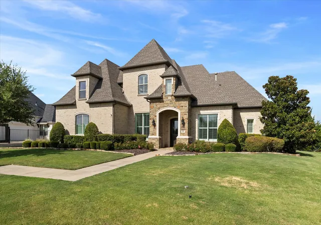 Photo 2 of Single family home for sale at 884 Tranquility Dr, Rockwall, TX 75032 | MLS# 21363143 | Listing updated on 2026-10-05