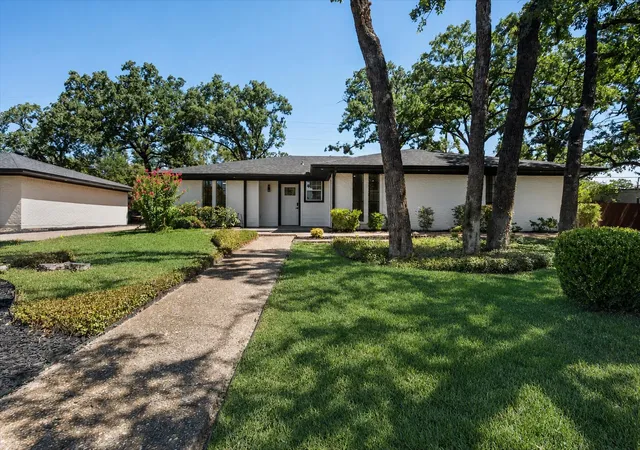 Photo 1 of Single family home for sale at 904 Northwood, Corsicana, TX 75110 | MLS# 21363445 | Listing updated on 2026-08-30