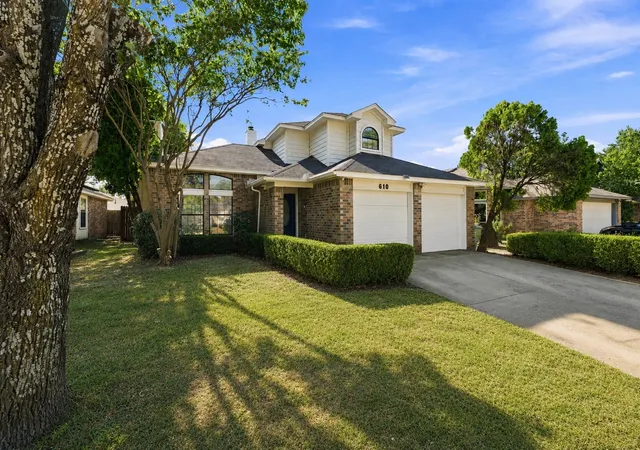 Photo 1 of Sale Pending at 610 Lemons St, Cedar Hill, TX 75104 | MLS# 21363035 | Listing updated on 2026-08-31