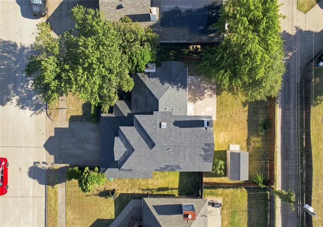 Photo 2 of Sale Pending at 610 Lemons St, Cedar Hill, TX 75104 | MLS# 21363035 | Listing updated on 2026-08-31