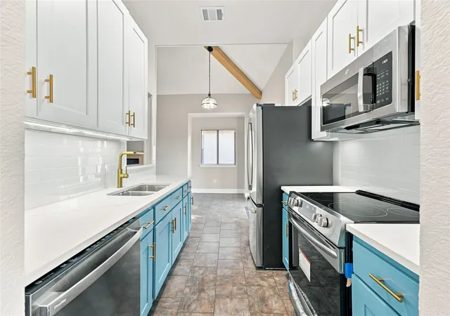 Photo 3 of Sale Pending at 610 Lemons St, Cedar Hill, TX 75104 | MLS# 21363035 | Listing updated on 2026-08-31
