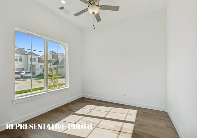 Photo 3 of Single family home for sale at 5612 Golden Sun Ln, Mc Kinney, TX 75070 | MLS# 21365067 | Listing updated on 2026-09-25