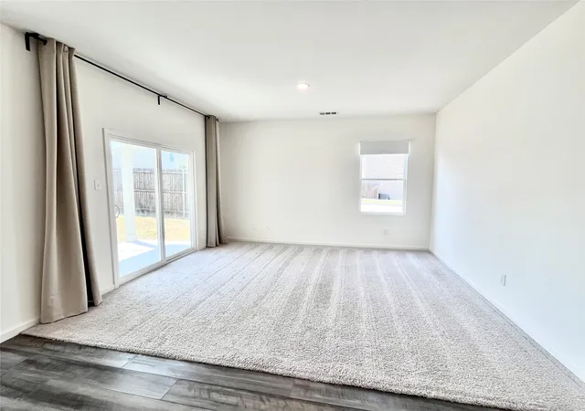 Photo 2 of Single family home for sale at 8400 Hawkview Dr, Fort Worth, TX 76179 | MLS# 21361712 | Listing updated on 2026-10-09