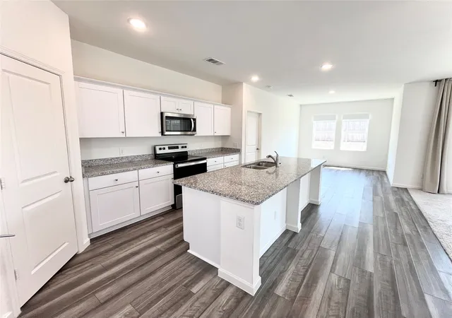 Photo 3 of Single family home for sale at 8400 Hawkview Dr, Fort Worth, TX 76179 | MLS# 21361712 | Listing updated on 2026-10-09