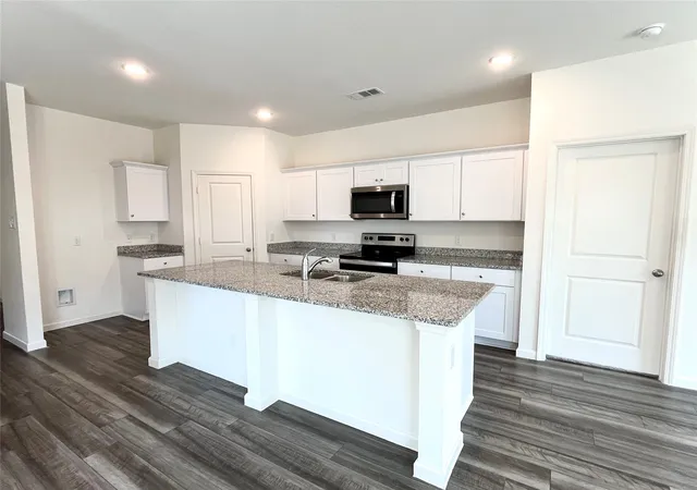 Photo 4 of Single family home for sale at 8400 Hawkview Dr, Fort Worth, TX 76179 | MLS# 21361712 | Listing updated on 2026-10-09