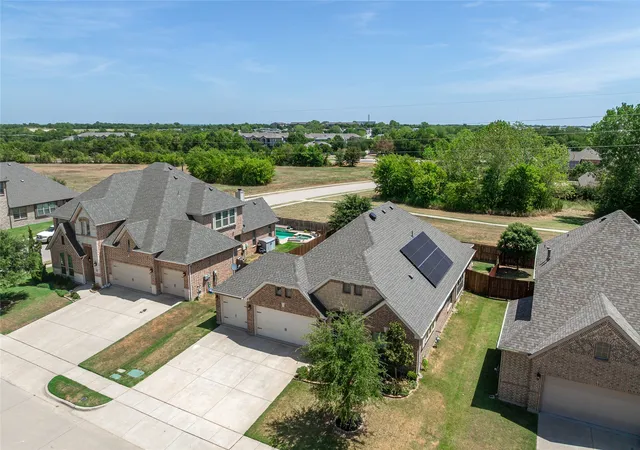 Photo 2 of Single family home for sale at 5007 Ambergate Ln, Sherman, TX 75092 | MLS# 21364329 | Listing updated on 2026-08-22