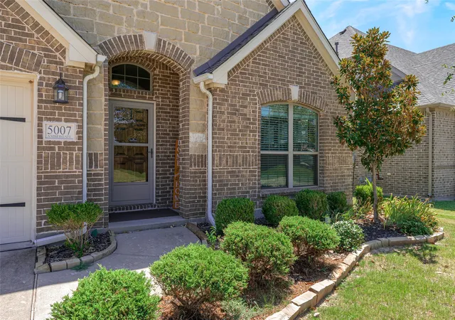 Photo 3 of Single family home for sale at 5007 Ambergate Ln, Sherman, TX 75092 | MLS# 21364329 | Listing updated on 2026-08-22