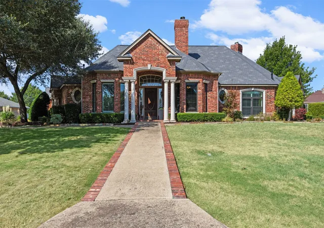 Photo 2 of Single family home for sale at 441 Country Ridge Ln, Red Oak, TX 75154 | MLS# 21362789 | Listing updated on 2026-08-27