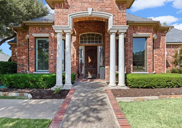 Photo 3 of Single family home for sale at 441 Country Ridge Ln, Red Oak, TX 75154 | MLS# 21362789 | Listing updated on 2026-08-27