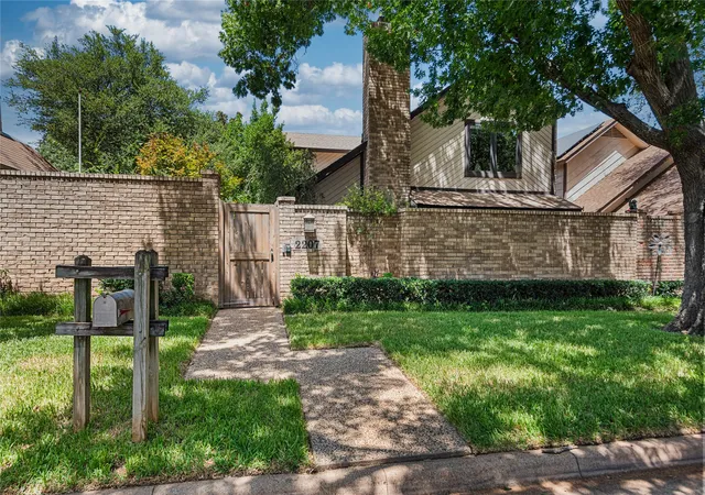Photo 1 of Single family home for sale at 2207 Winter Sunday Wy, Arlington, TX 76012 | MLS# 21360667 | Listing updated on 2026-09-20