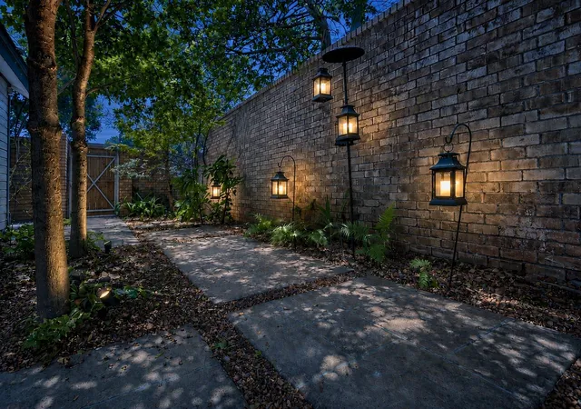 Photo 3 of Single family home for sale at 2207 Winter Sunday Wy, Arlington, TX 76012 | MLS# 21360667 | Listing updated on 2026-09-20