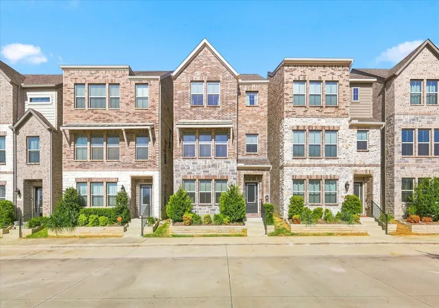Photo 2 of Single family home for sale at 106 Settlers Wy, Euless, TX 76040 | MLS# 21362005 | Listing updated on 2026-09-18
