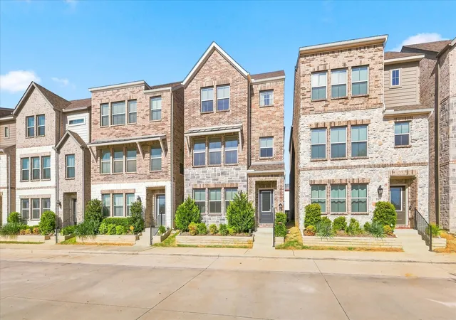 Photo 3 of Single family home for sale at 106 Settlers Wy, Euless, TX 76040 | MLS# 21362005 | Listing updated on 2026-09-18