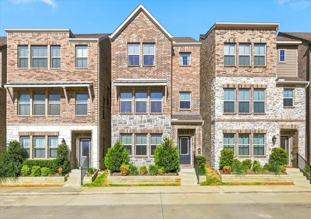 Photo 3 of Single family home for sale at 106 Settlers Wy, Euless, TX 76040 | MLS# 21362005 | Listing updated on 2026-09-18
