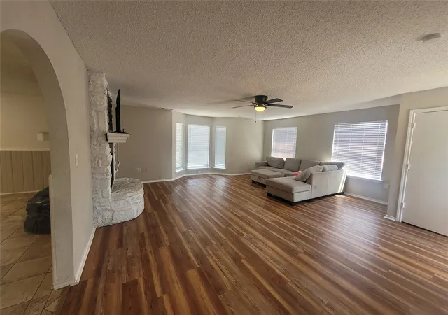 Photo 2 of Single family home for sale at 1921 Pelican Dr N, Azle, TX 76020 | MLS# 21364953 | Listing updated on 2026-10-01