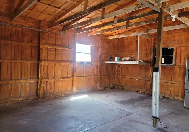Photo 3 of Single family home for sale at 1921 Pelican Dr N, Azle, TX 76020 | MLS# 21364953 | Listing updated on 2026-10-01