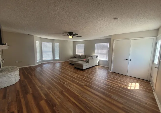 Photo 4 of Single family home for sale at 1921 Pelican Dr N, Azle, TX 76020 | MLS# 21364953 | Listing updated on 2026-10-01