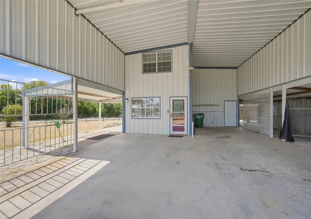 Photo 2 of Single family home for sale at 109 Yellowstone Dr, Whitney, TX 76692 | MLS# 21360867 | Listing updated on 2026-08-20