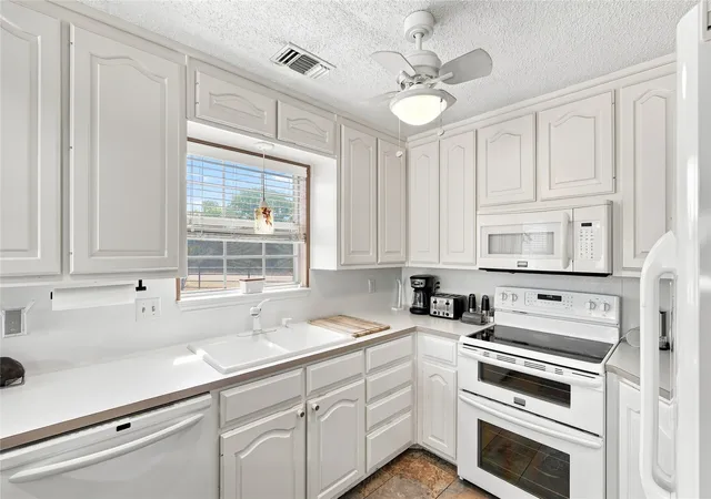 Photo 3 of Single family home for sale at 109 Yellowstone Dr, Whitney, TX 76692 | MLS# 21360867 | Listing updated on 2026-08-20